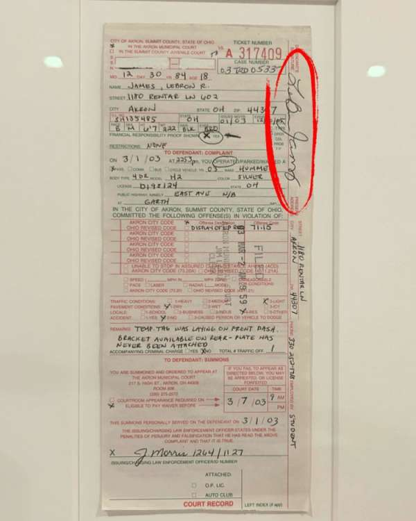 拍卖！詹姆斯18岁签名交通罚单，成交价超6万，最贵罚单诞生
