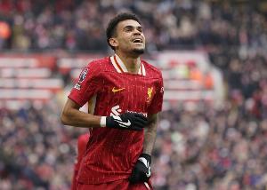 记者：利物浦拒绝了拜仁对路易斯迪亚斯的求购，红军视其为非卖品