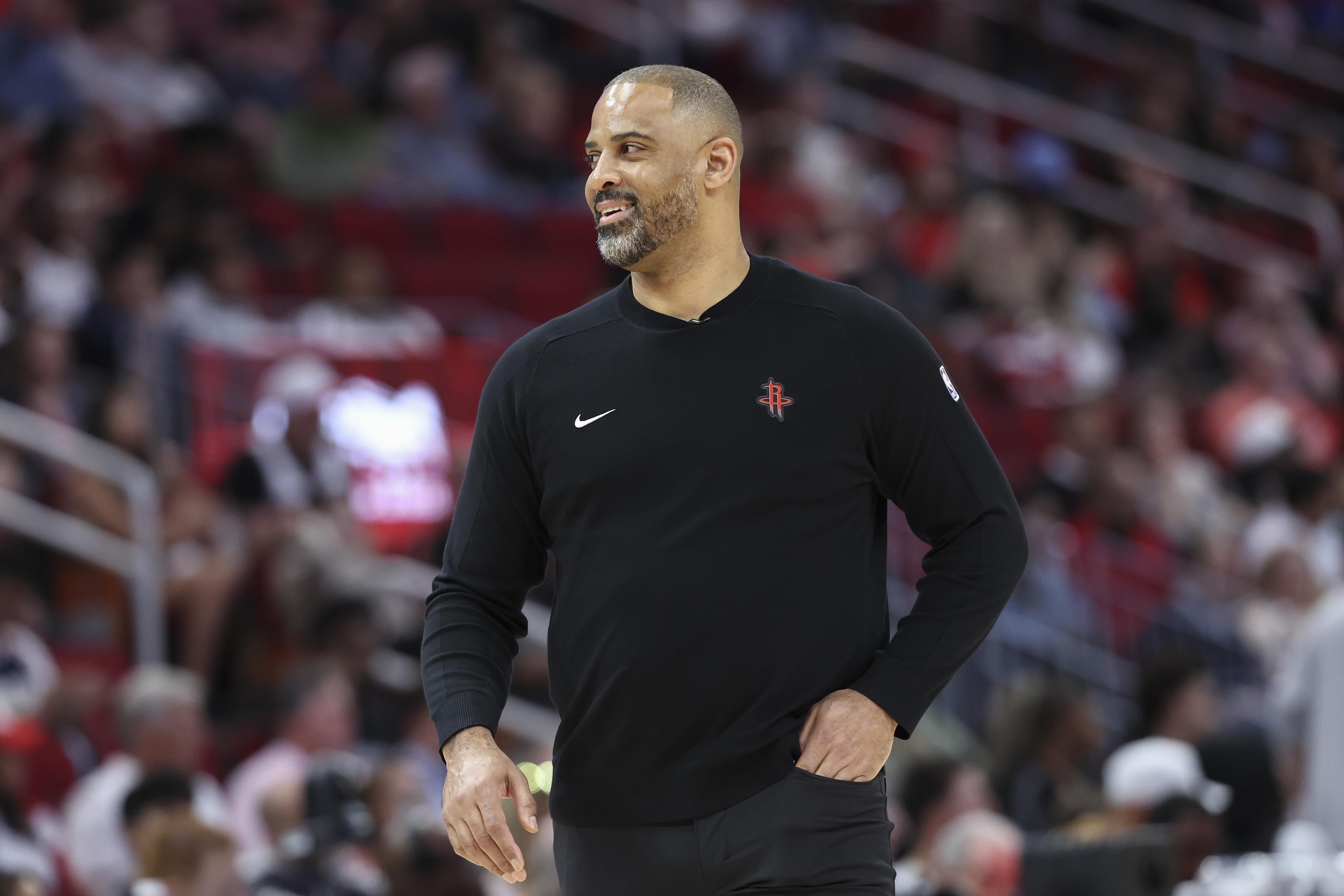 莱恩-霍林斯：乌度卡是个满分教练 他是火箭真正的瑰宝