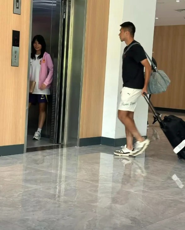 半岛体育官网-即将官宣？博主更新动态，艾菲尔丁已抵达亚泰基地