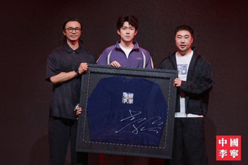 半岛体育-中国李宁「方印启新章」，携手王楚钦突破时尚运动新象限