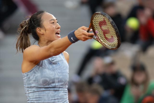 郑钦文被逆转不怪误判 一场爆冷将问题一一放大