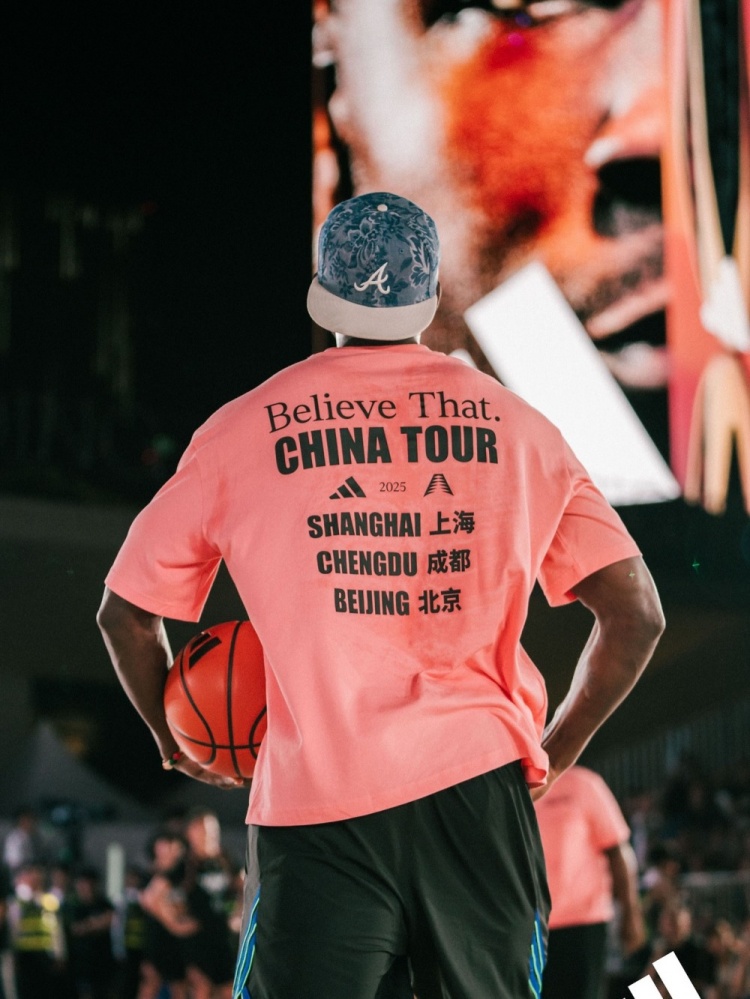 半岛体育下载-爱德华兹社交媒体发布中国行图集 拼音Huá Zī致意华夏文化