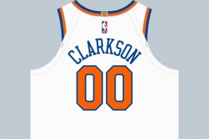 一年360万合同！球衣记者：克拉克森在尼克斯穿00号球衣