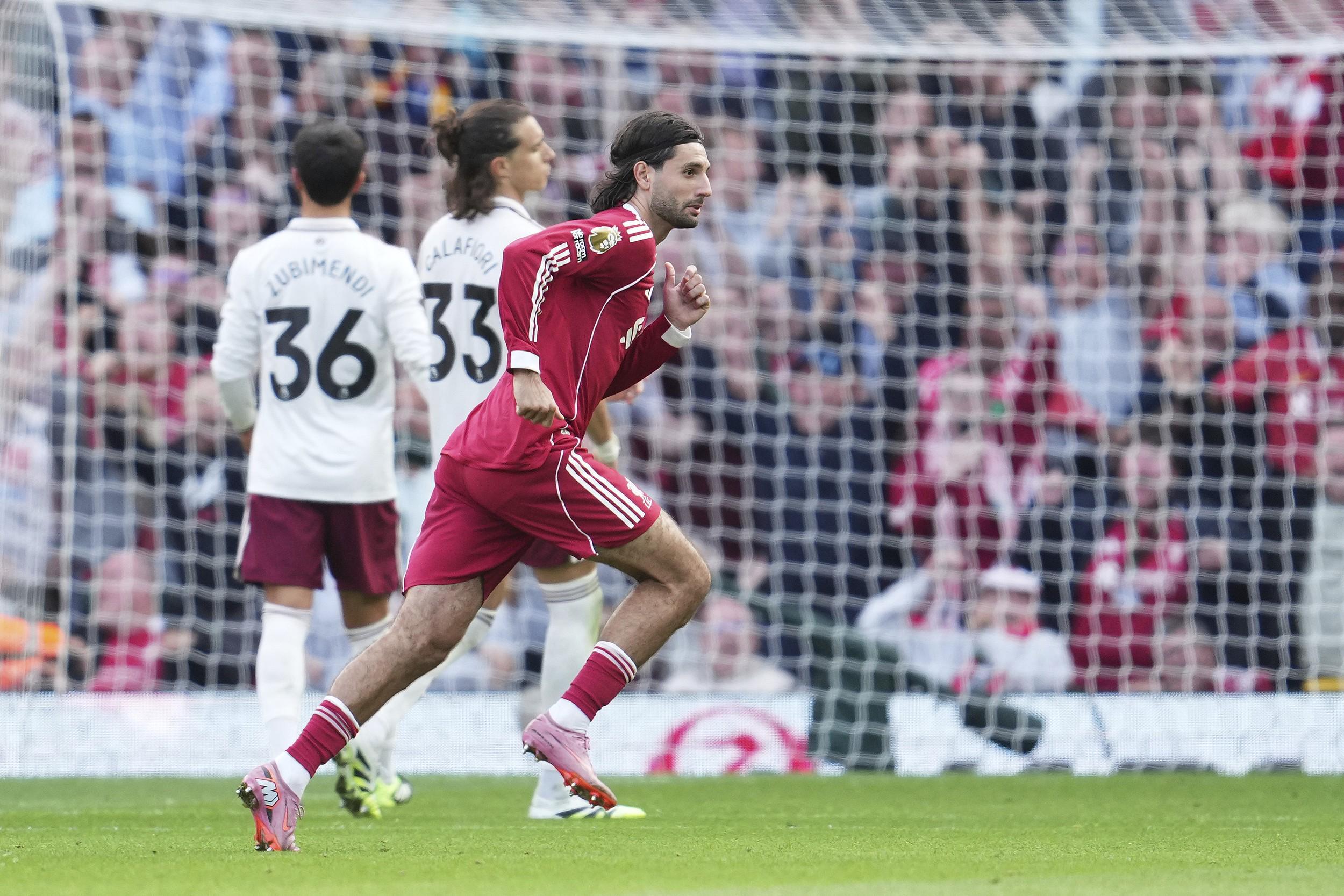 半岛体育注册网址-强强对话击败阿森纳，本赛季英超仅剩利物浦保持全胜