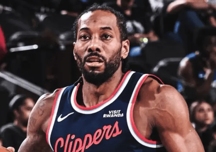 半岛体育注册网址-船记：小卡本周一直带伤上阵，脚踝和膝盖都有伤在身