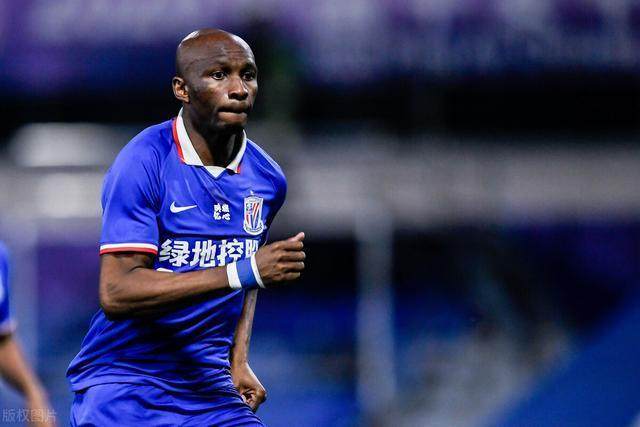 半岛体育注册网址-沪媒：姆比亚至今仍尚未续约 申花后防或迎新外援